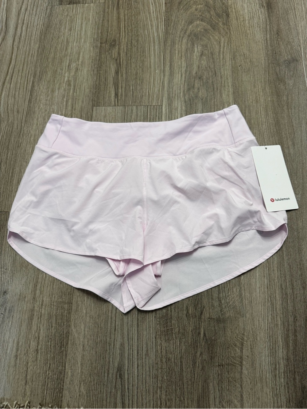 Lululemon Light Pink Speed Up Short 2.5 Mesh Vent Size L New with Tags
